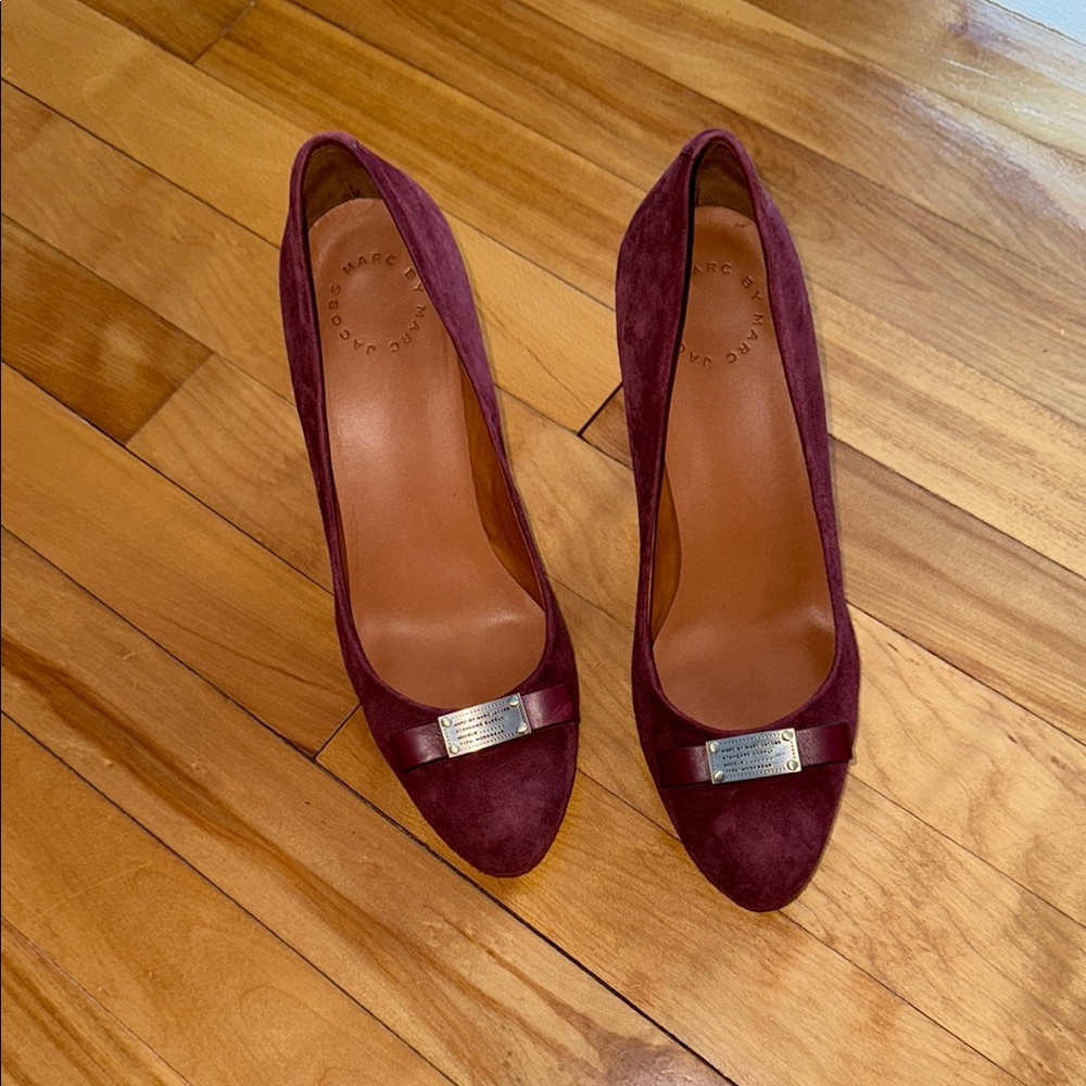 Marc Jacobs Burgundy Suede Pumps